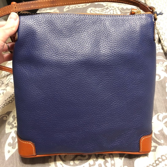 Dooney & Bourke crossbody - Picture 2 of 3